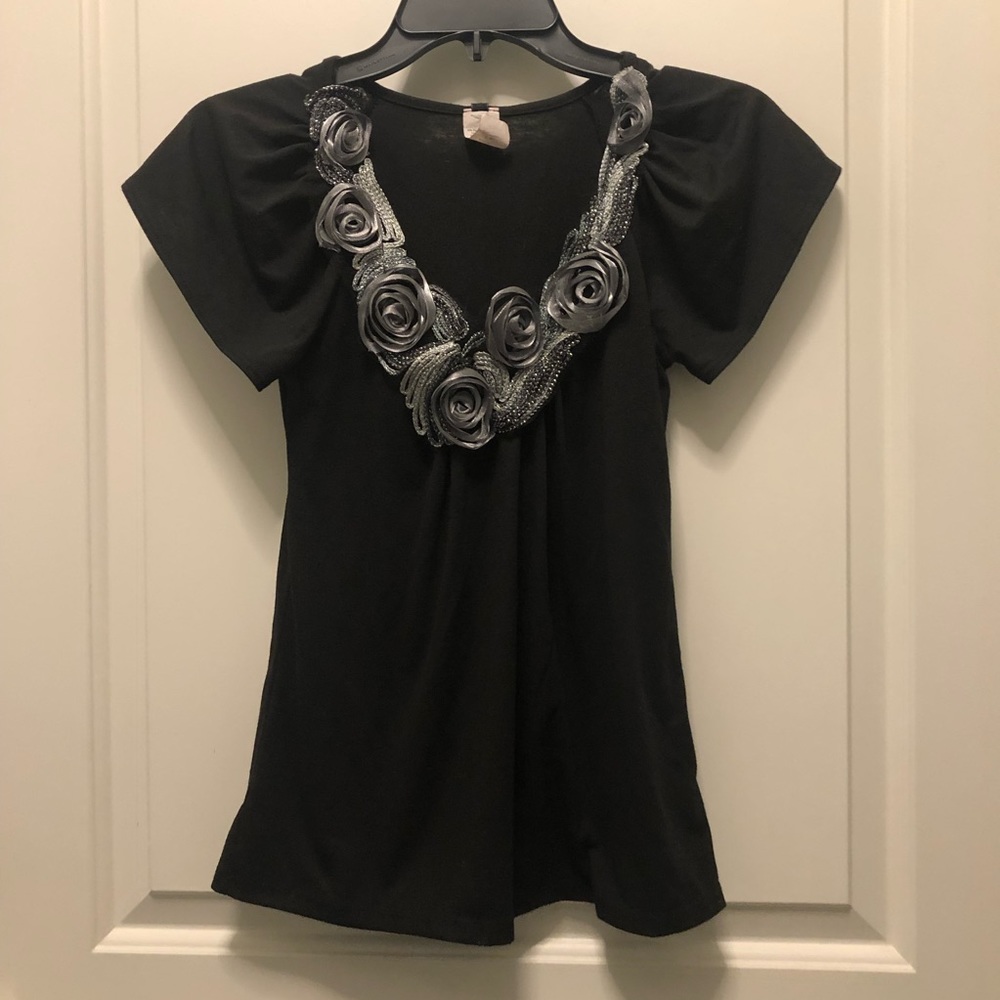 Black Gray Silver Short Sleeve Rose Floral Top XS